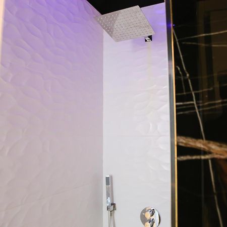 Apartamento La Dimora Di Rebecca Bari Exterior foto