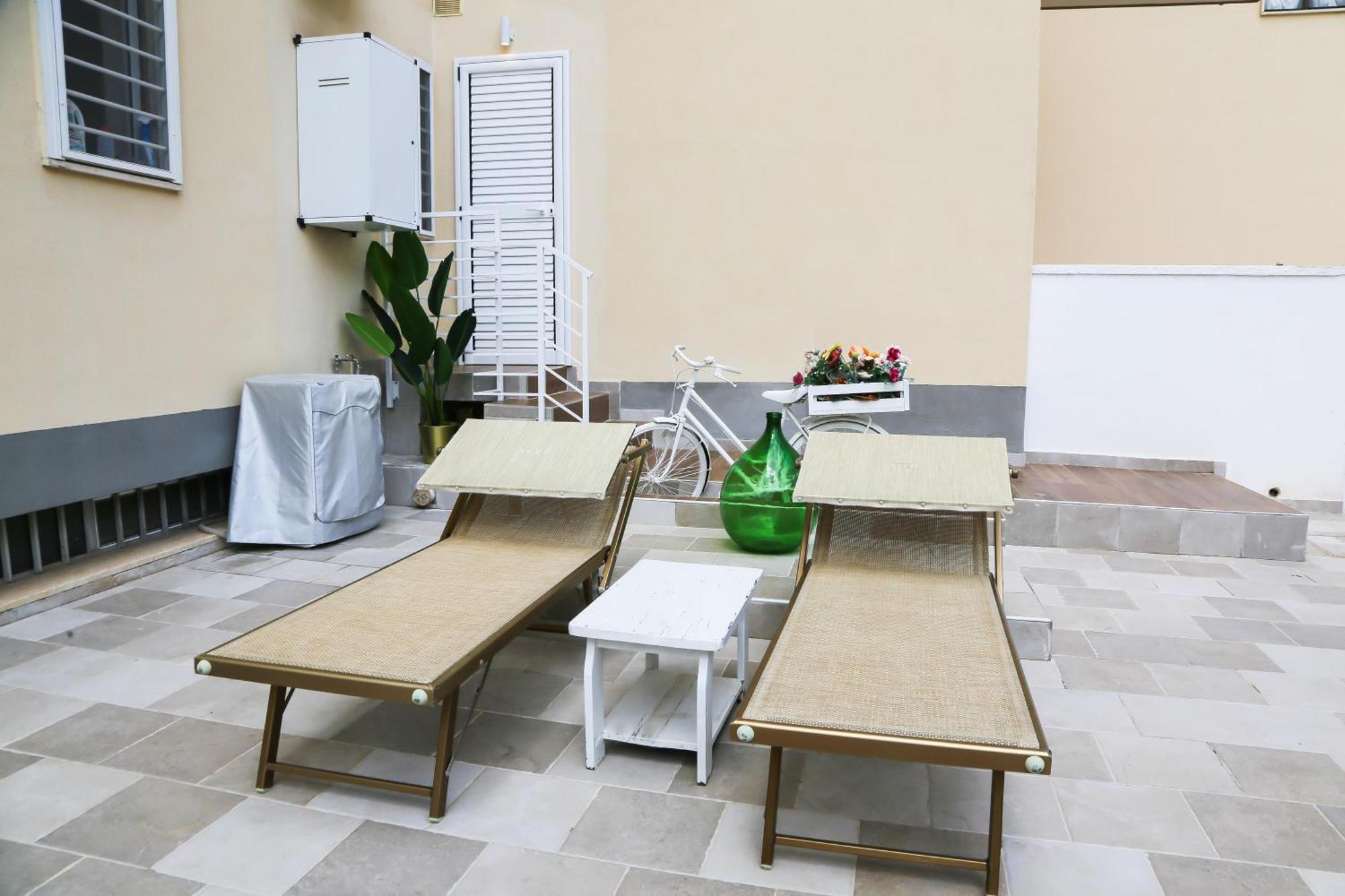 Apartamento La Dimora Di Rebecca Bari Exterior foto